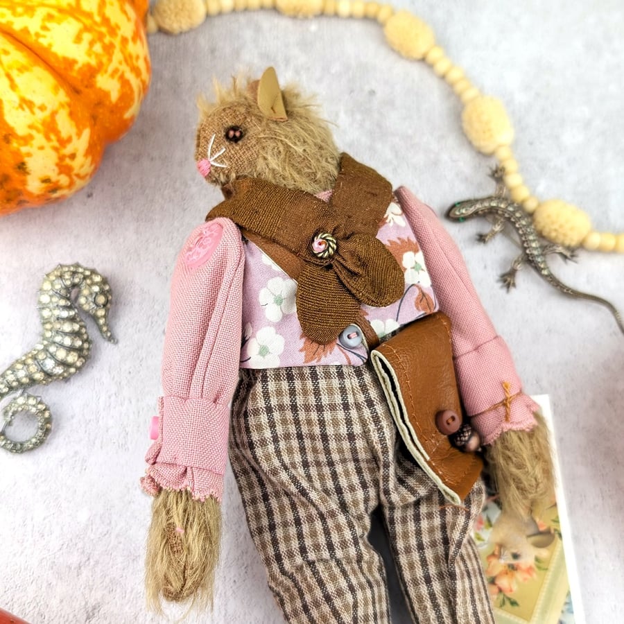 Asa, A Gentleman Mohair Mouse