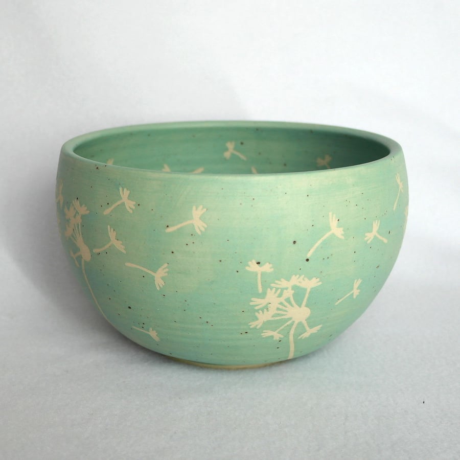 19-92 Green dandelion clock bowl