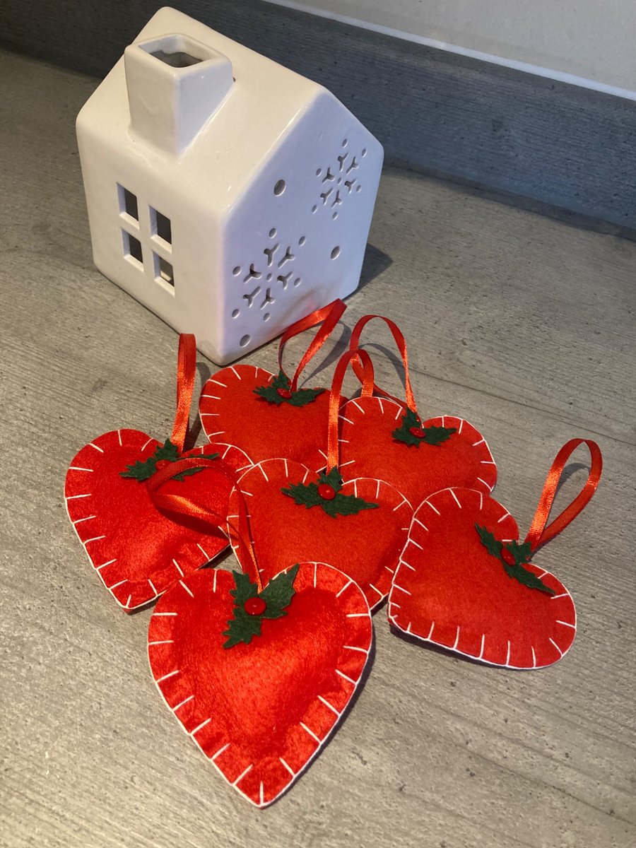 6 Christmas decorations 
