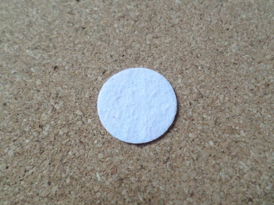 30 x Felt Circles - 20mm - White 