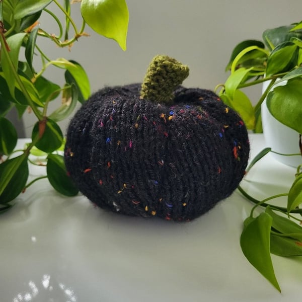 Pumpkin - knitted pumpkin, medium, perfect for Halloween, a gift or decoration