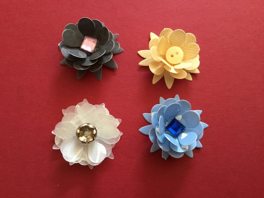 Pack of 12 assorted paper flowers 