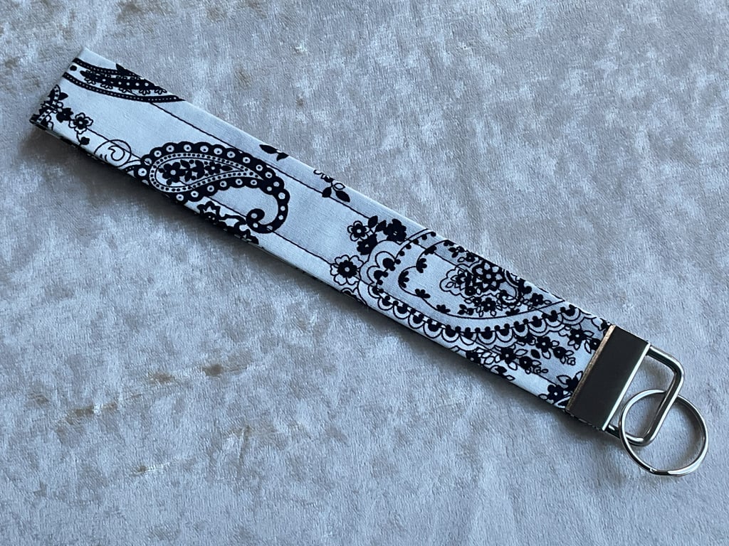 WHITE with BLACK PAISLEY WRISTLET KEYRING KEY HOLDER LANYARD FOB CHAIN 