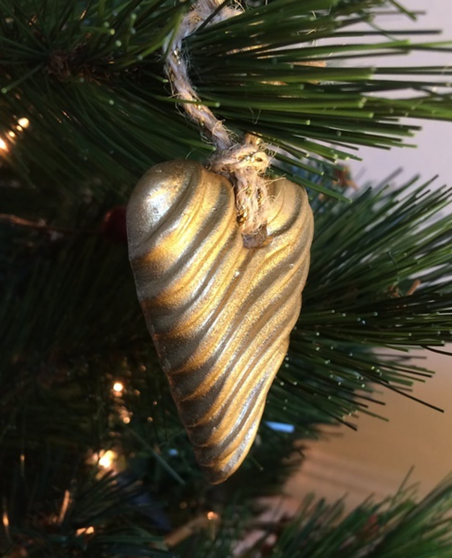 Gold ceramic heart Christmas tree decoration