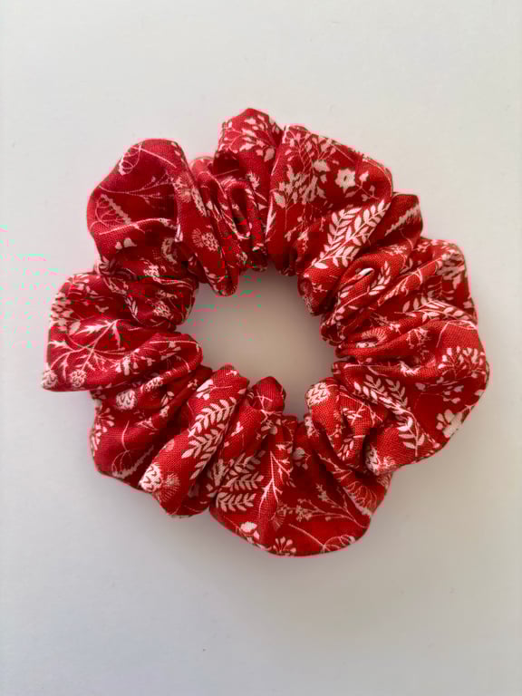 Cotton scrunchie hair accessory in a festive floral print in red and cream.