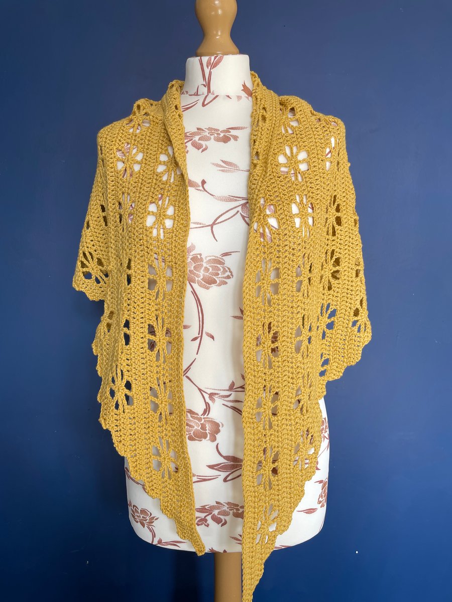 Merino-cotton mustard yellow triangular flower shawl
