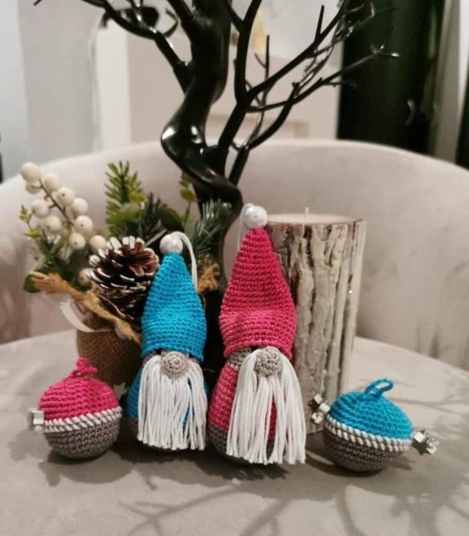 Set of 2 Gnomes and 2 Baubles 