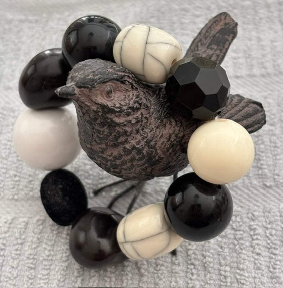Stylish Monochrome Chunky Beaded Bracelet