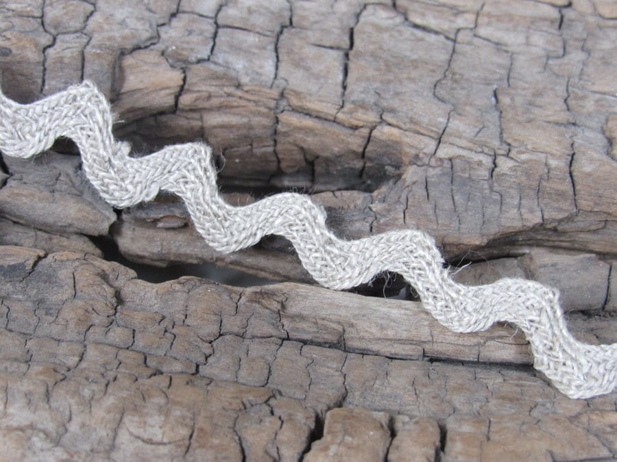 1 metre 10mm wide Natural Linen RicRac Trim