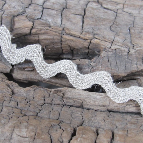 1 metre 10mm wide Natural Linen RicRac Trim