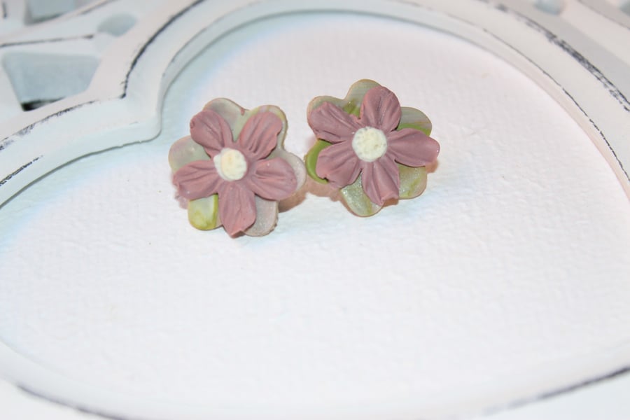 Beautiful flower dangle or stud  earrings! Perfect for summer!