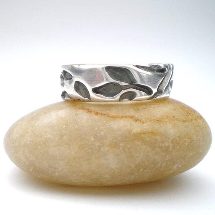 Pretty Leaves Slim Silver Band Ring