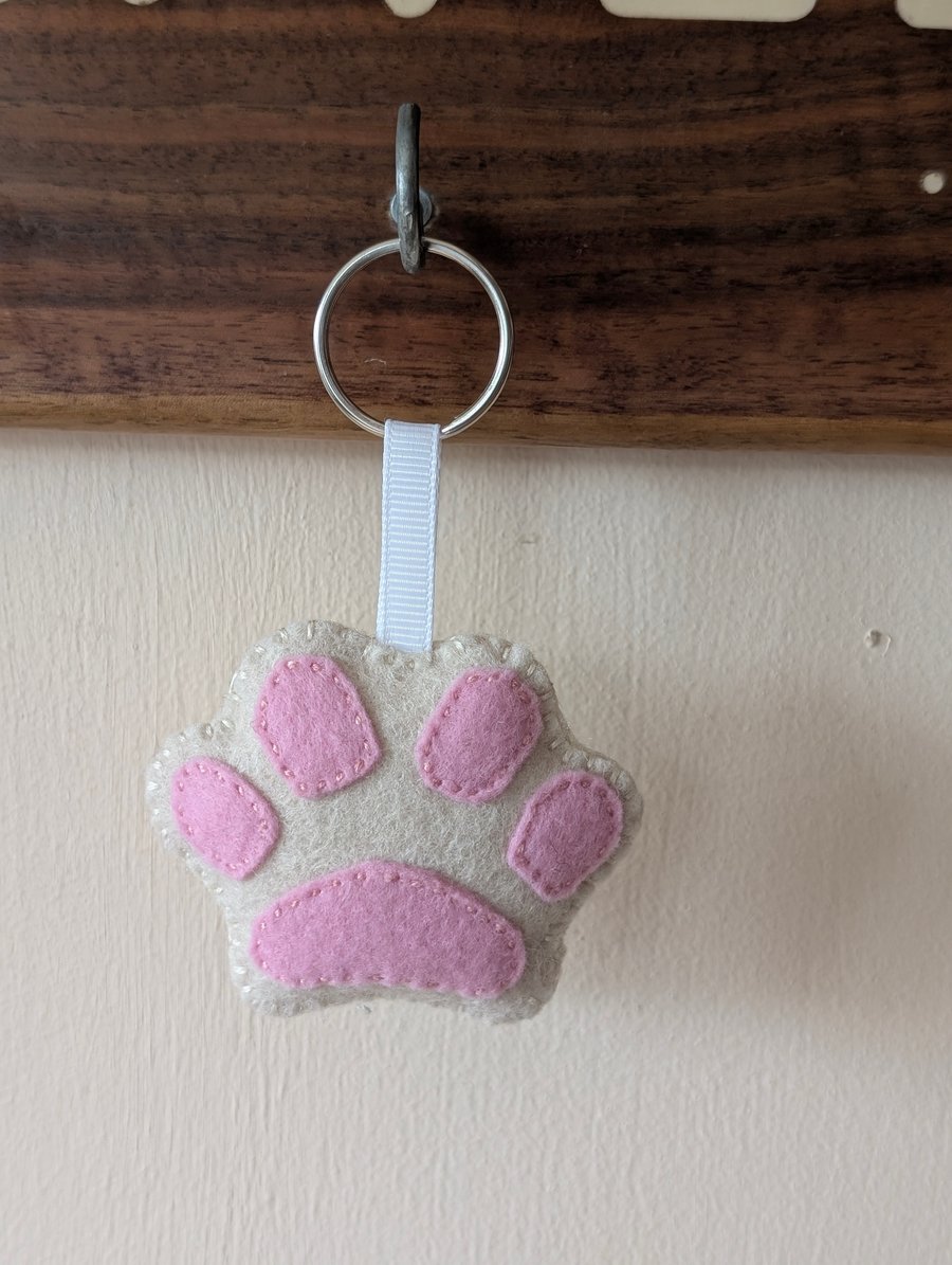 Handmade sewn felt dog pawprint cream keyring