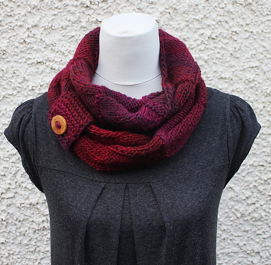 Knitted  infinity scarf, knitwear UK, gift guide, womens burgundy snood