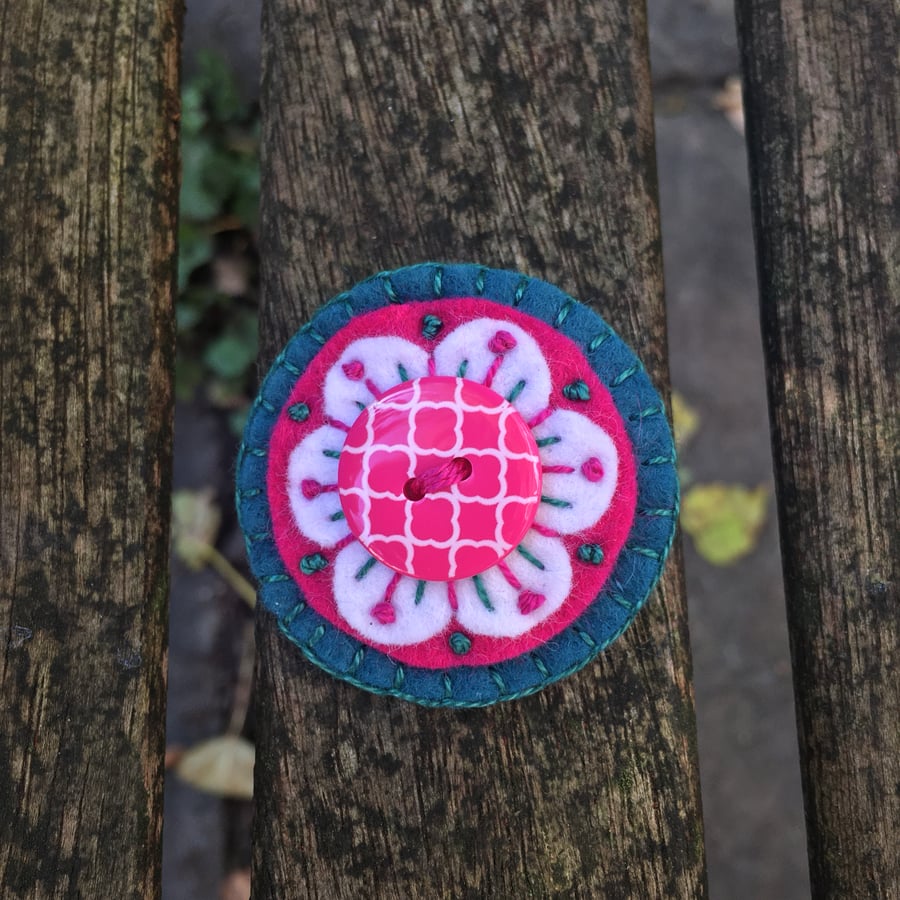 SECONDS SUNDAY Embroidered Retro Flower Felt Brooch