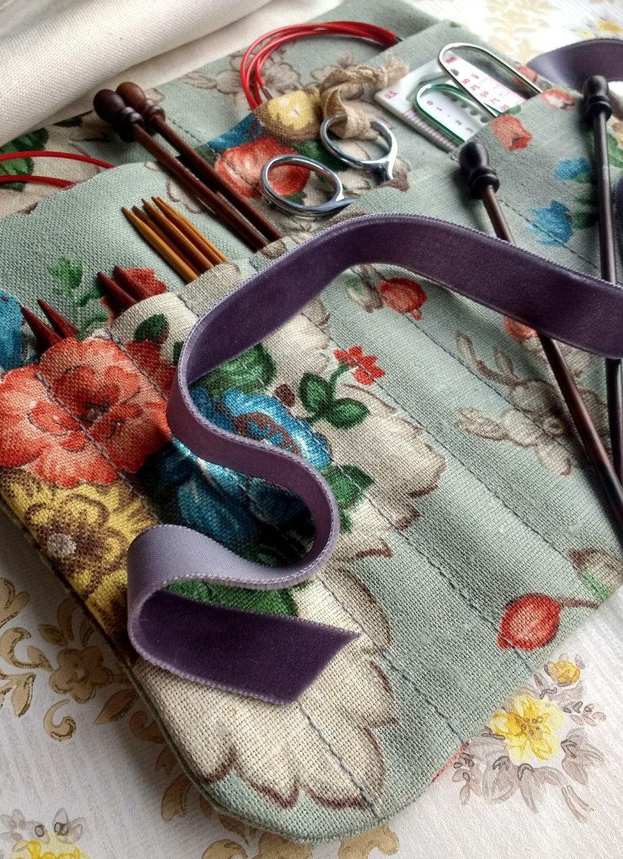 The "Lara" knitting needle travel wrap