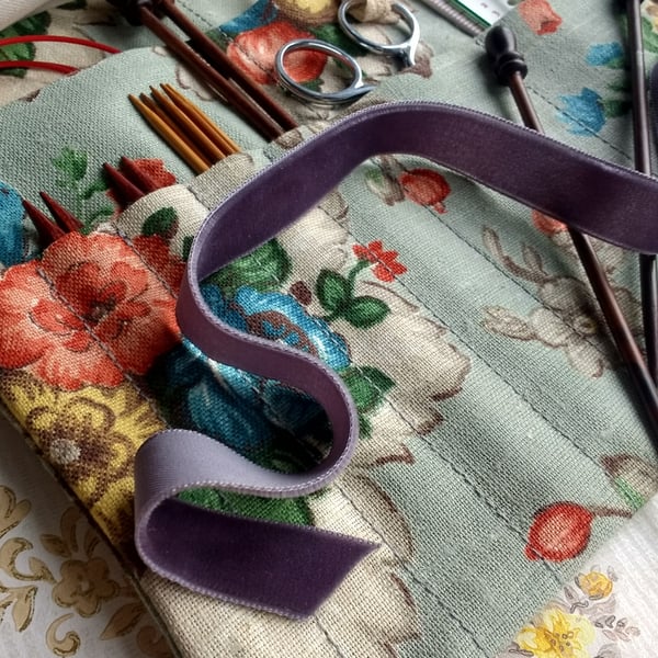 The "Lara" knitting needle travel wrap