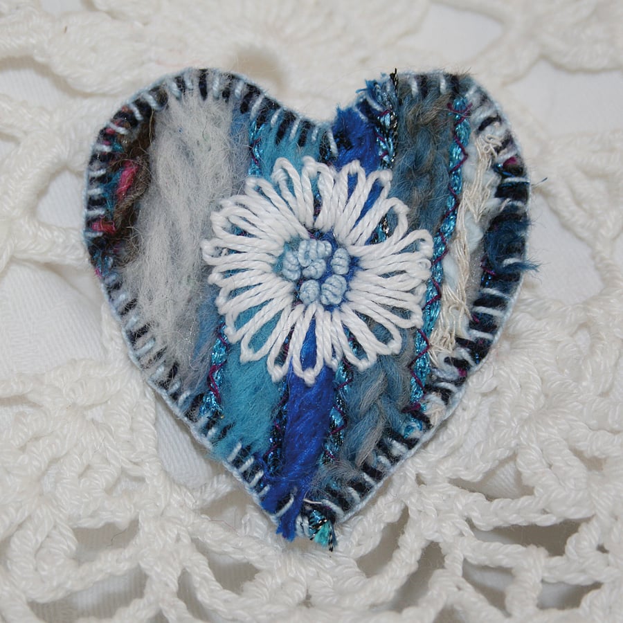 Embroidered Heart Brooch - White Daisy on Blue