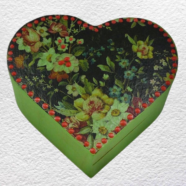 Decorated Wooden Box 12cm: Green Heart design