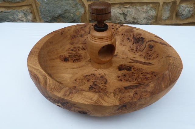  NUT BOWL IN BURR OAK WITH INTEGRAL NUT CRACKER