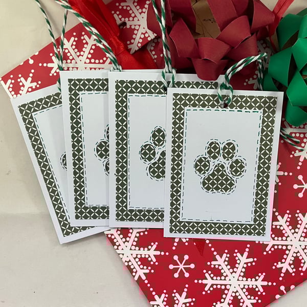 Pack of 4 Christmas gift tags - green and white paw prints