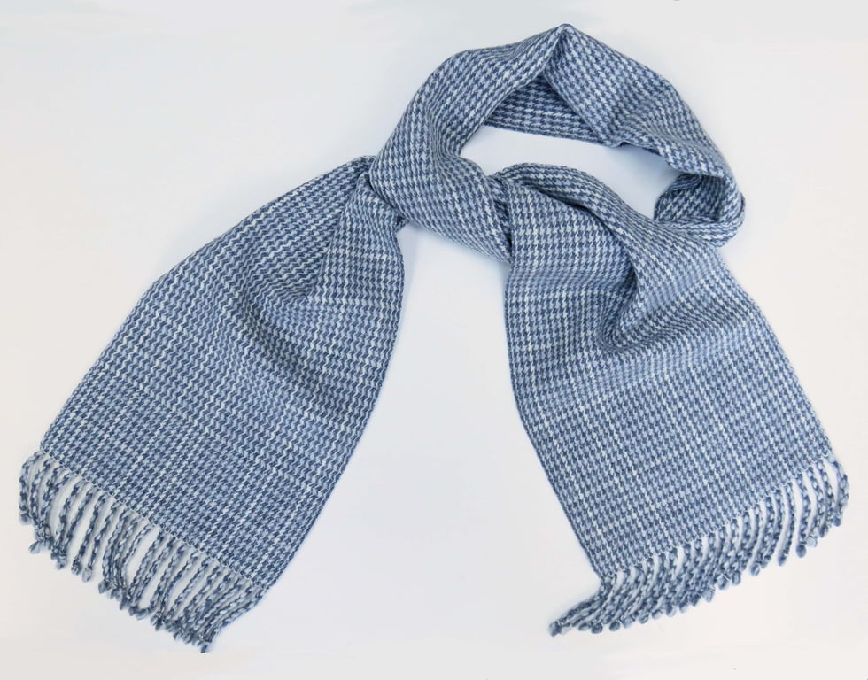 Grey houndstooth lambswool scarf
