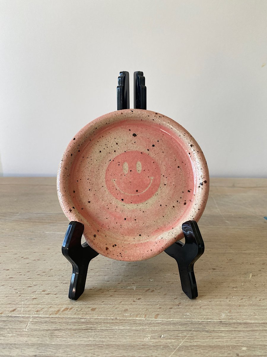 Smiley face ceramic spoon rest.