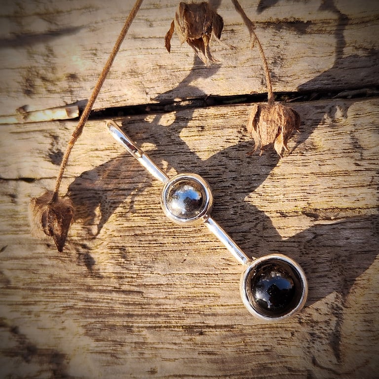 Silver pendant with hematite and onyx