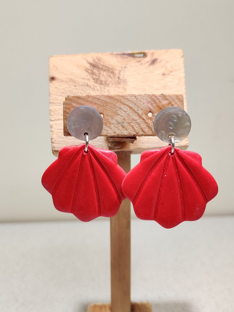 Barbie inspired large pink seashell stud danglw