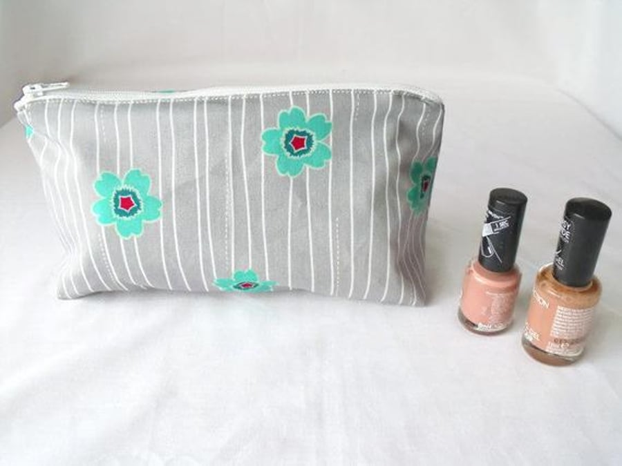 grey zipped make up pouch, pencil case or crochet hook holder