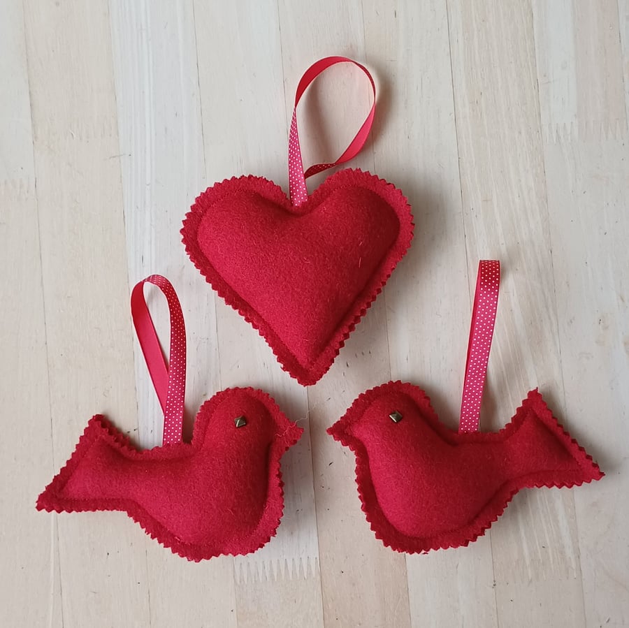 Red wool tweed Christmas decoration stuffed heart bird robin tree decorations