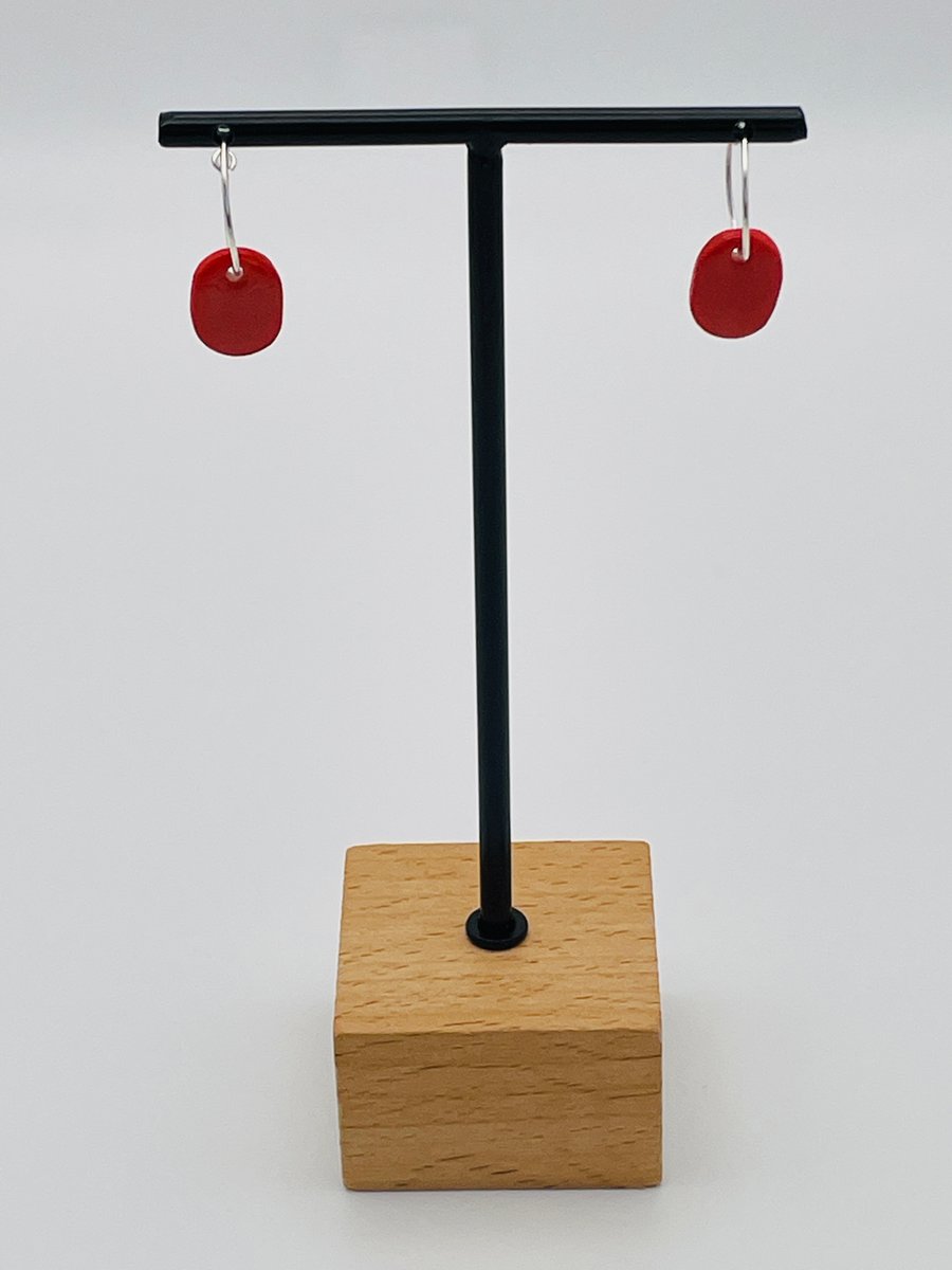 Porcelain red oval hooped earrings