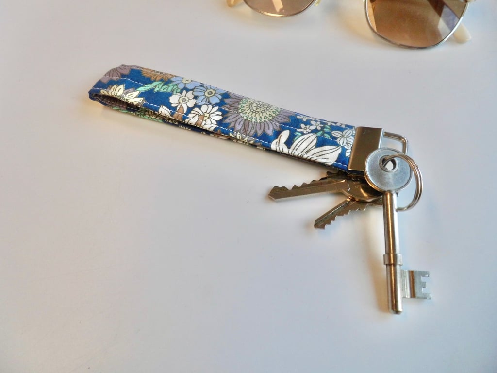 Key ring wrist strap in floral fabric 