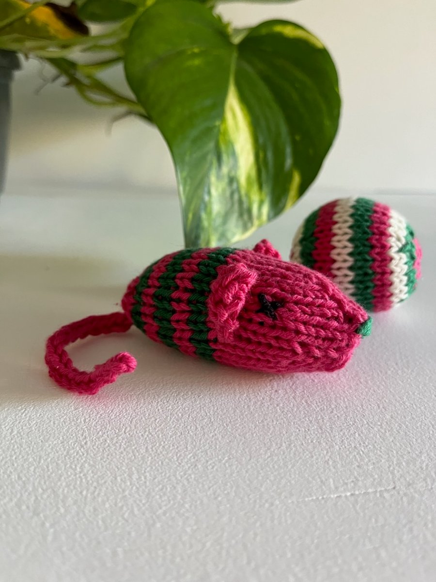 Hand knitted pink mouse and ball set