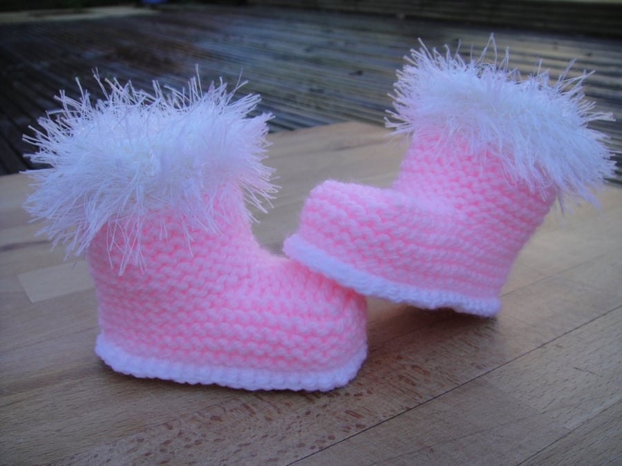 Fur trimmed Babies booties, Knitted boy and girls shoes. 