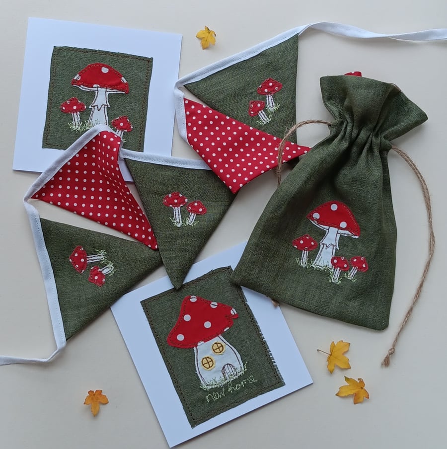 Toadstool Gift Set of Mini Bunting with Drawstring Bag and Greetings Card