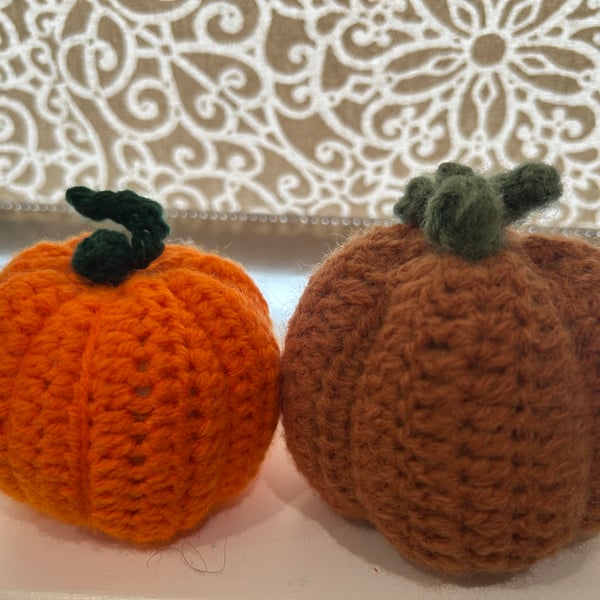 Small crochet pumpkins pair