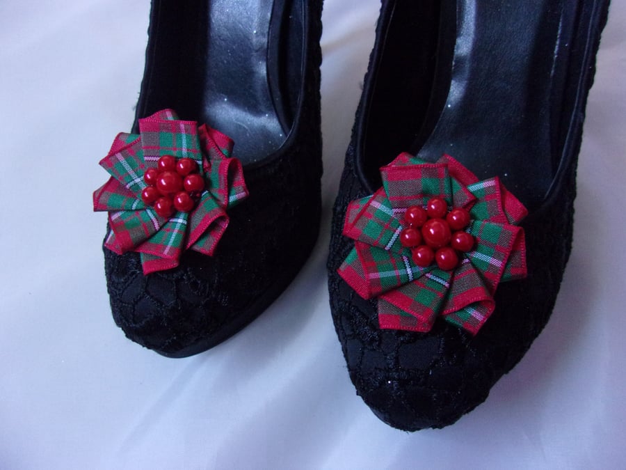 MacGregor Tartan Shoe Clips - Red and Green Tartan Plaid Shoe Clip with Pearls 