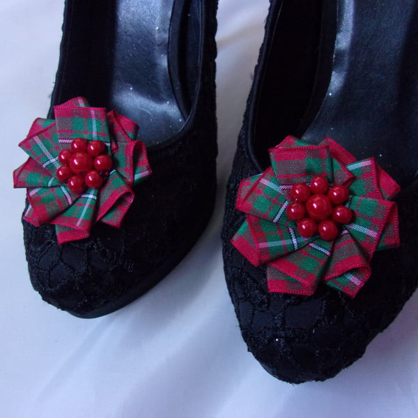 MacGregor Tartan Shoe Clips - Red and Green Tartan Plaid Shoe Clip with Pearls 