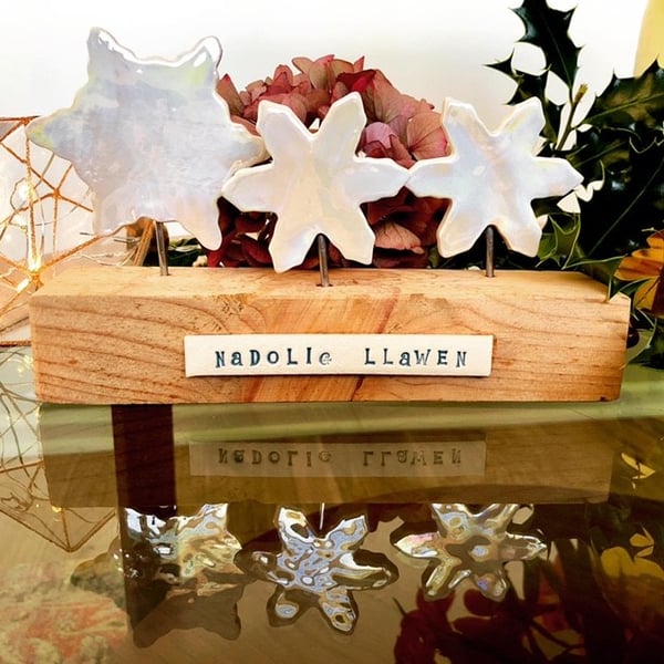 Ceramic snowflake decoration - Nadolig Llawen