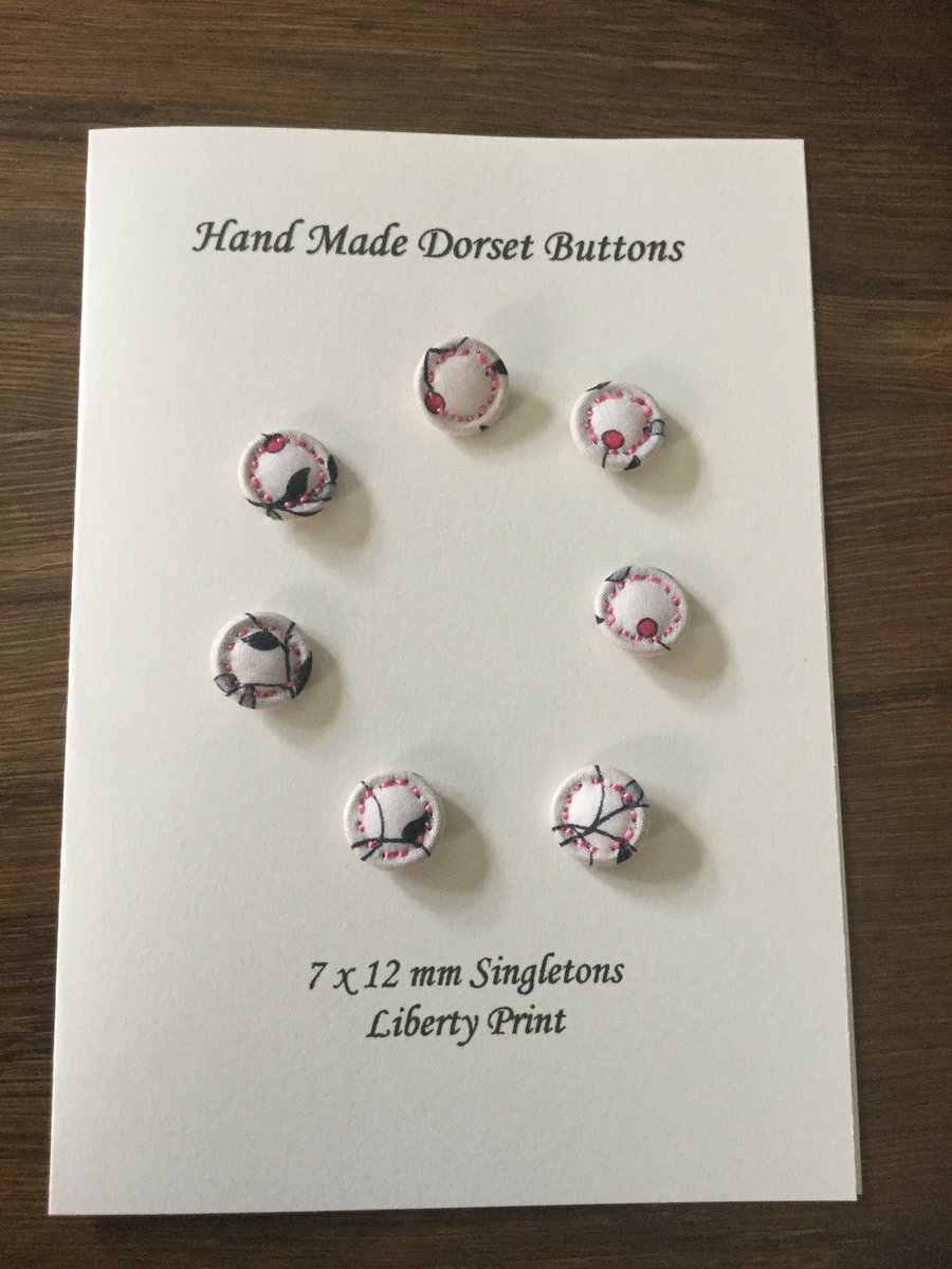 Set of 7, 12 mm, Traditional Dorset Singleton Buttons, S9