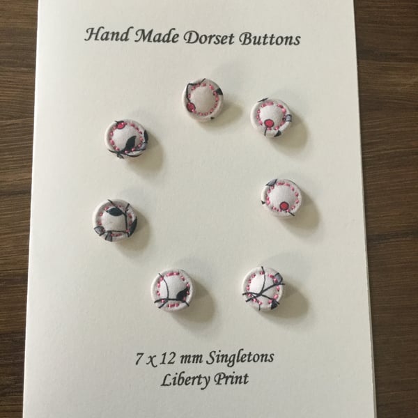 Set of 7, 12 mm, Traditional Dorset Singleton Buttons, S9