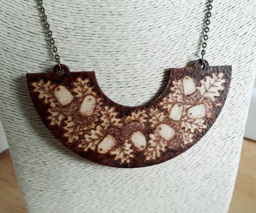 Pyrography acorn & oak leaf pendant