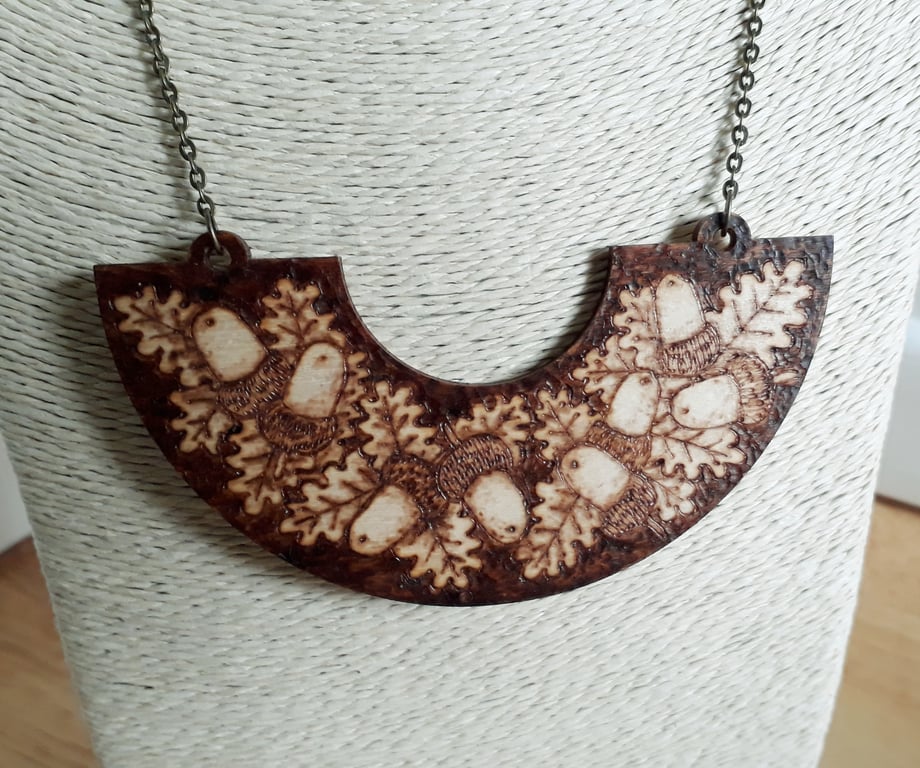 Pyrography acorn & oak leaf pendant
