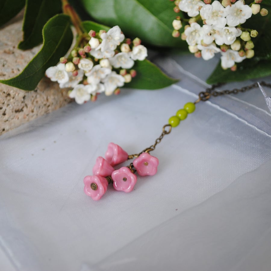 Pink flowers necklace