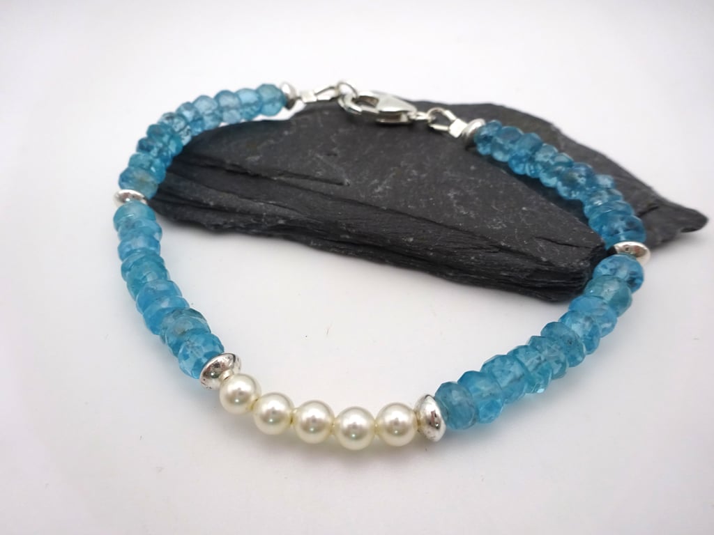 Ocean apatite and pearl gemstone bracelet
