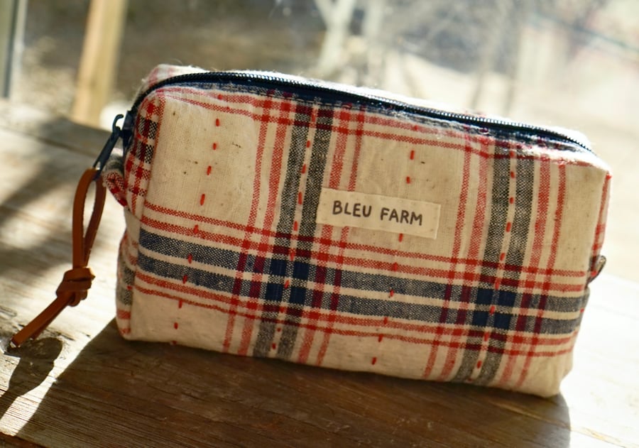 Small Fabric Makeup Bag – Vintage Fabric, Everyday Zipper Pouch