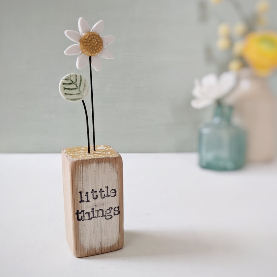 Clay Daisy Flower in a Printed Wood Block 'Little things'
