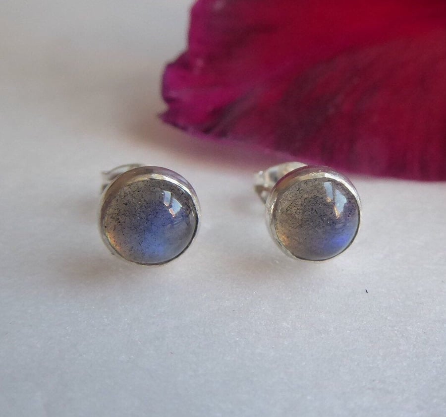 grey Labradorite gemstone round stud earrings in sterling silver 925, blue flash