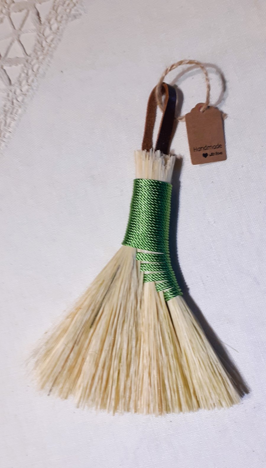 Handmade Handheld Natural Grass Brush - Mini